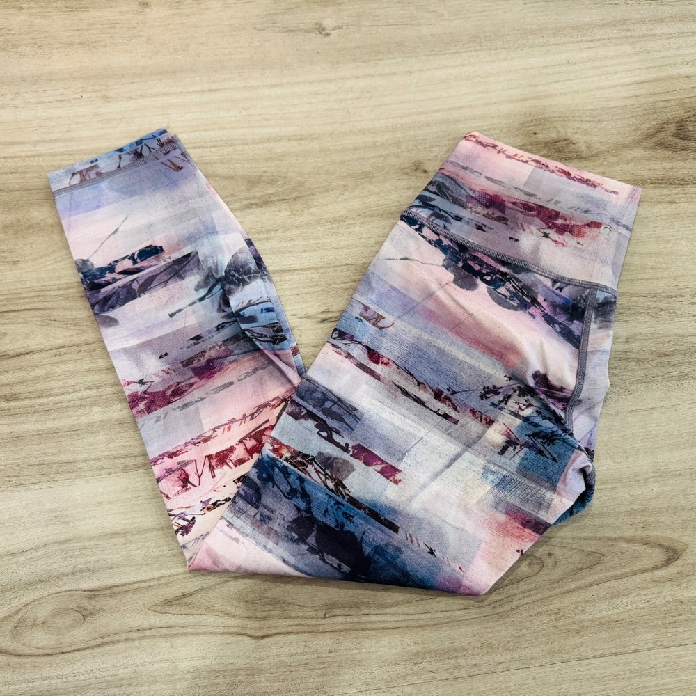 Lululemon - Cropped Wunder Under Leggings, Sunrise Silhouette Print, Size 8 - Picture 2 of 4